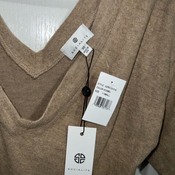 Socialite dress - Picture 3 of 3